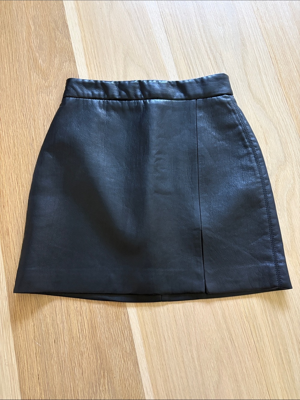 Wilfred Black Leather Mini Skirt with Front Seam size 00
